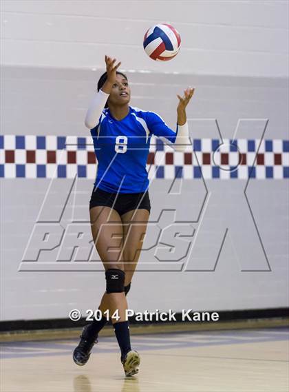 Thumbnail 1 in St. John's vs Tuscarora (Raider Rumble Invitational) photogallery.