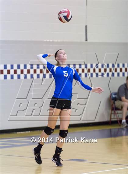 Thumbnail 1 in St. John's vs Tuscarora (Raider Rumble Invitational) photogallery.