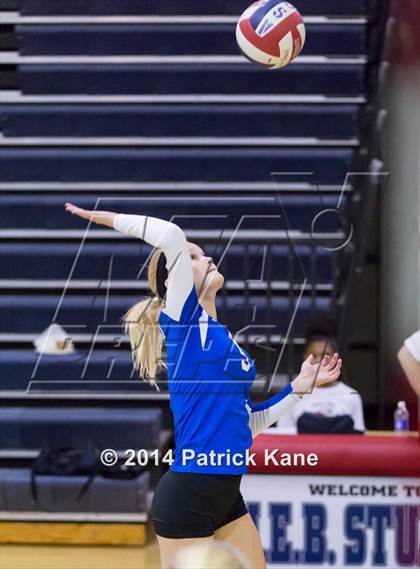 Thumbnail 3 in St. John's vs Tuscarora (Raider Rumble Invitational) photogallery.