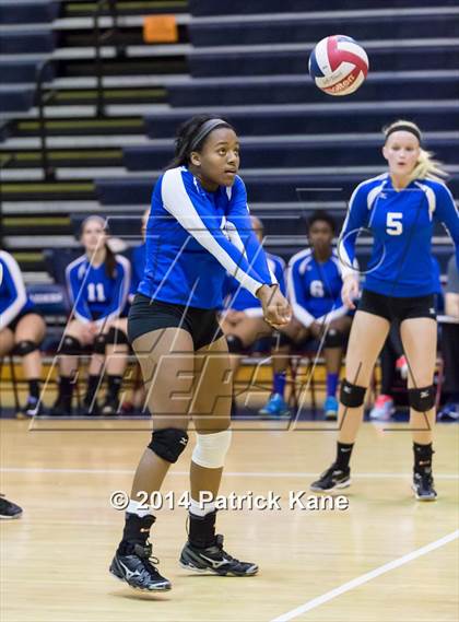 Thumbnail 2 in St. John's vs Tuscarora (Raider Rumble Invitational) photogallery.
