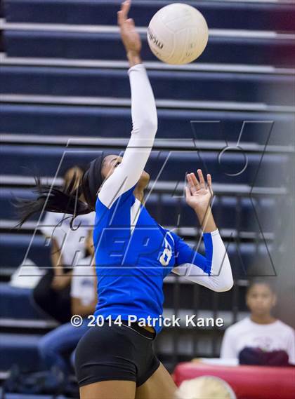 Thumbnail 2 in St. John's vs Tuscarora (Raider Rumble Invitational) photogallery.