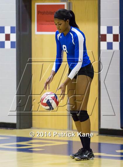Thumbnail 2 in St. John's vs Tuscarora (Raider Rumble Invitational) photogallery.