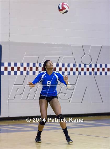 Thumbnail 1 in St. John's vs Tuscarora (Raider Rumble Invitational) photogallery.