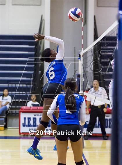 Thumbnail 2 in St. John's vs Tuscarora (Raider Rumble Invitational) photogallery.