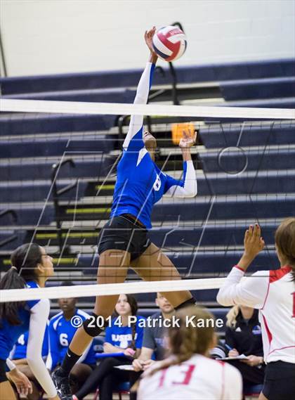 Thumbnail 3 in St. John's vs Tuscarora (Raider Rumble Invitational) photogallery.