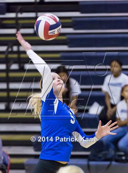 Thumbnail 3 in St. John's vs Tuscarora (Raider Rumble Invitational) photogallery.