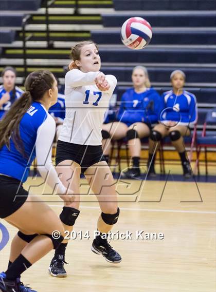 Thumbnail 2 in St. John's vs Tuscarora (Raider Rumble Invitational) photogallery.