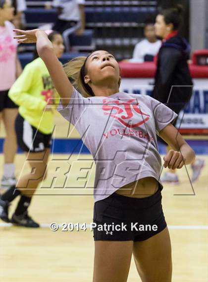 Thumbnail 2 in St. John's vs Tuscarora (Raider Rumble Invitational) photogallery.