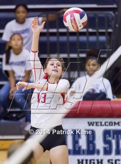 Thumbnail 2 in St. John's vs Tuscarora (Raider Rumble Invitational) photogallery.