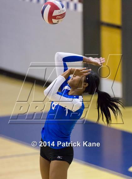 Thumbnail 2 in St. John's vs Tuscarora (Raider Rumble Invitational) photogallery.