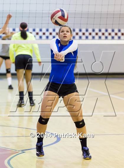 Thumbnail 3 in St. John's vs Tuscarora (Raider Rumble Invitational) photogallery.