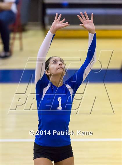 Thumbnail 1 in St. John's vs Tuscarora (Raider Rumble Invitational) photogallery.