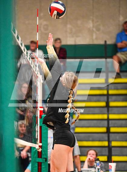 Thumbnail 1 in North Zulch vs. Round Top-Carmine (UIL 1A Region 4 Quarterfinal Playoff) photogallery.