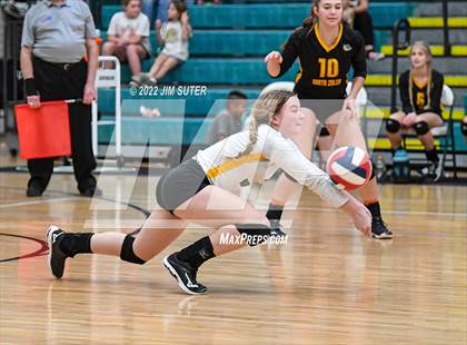 Thumbnail 3 in North Zulch vs. Round Top-Carmine (UIL 1A Region 4 Quarterfinal Playoff) photogallery.