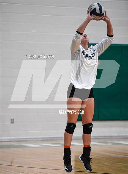 Thumbnail 1 in North Zulch vs. Round Top-Carmine (UIL 1A Region 4 Quarterfinal Playoff) photogallery.