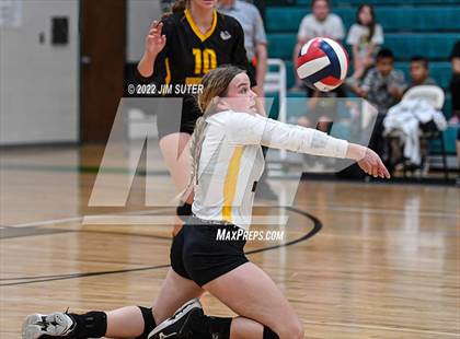 Thumbnail 3 in North Zulch vs. Round Top-Carmine (UIL 1A Region 4 Quarterfinal Playoff) photogallery.