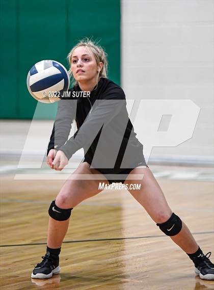 Thumbnail 3 in North Zulch vs. Round Top-Carmine (UIL 1A Region 4 Quarterfinal Playoff) photogallery.