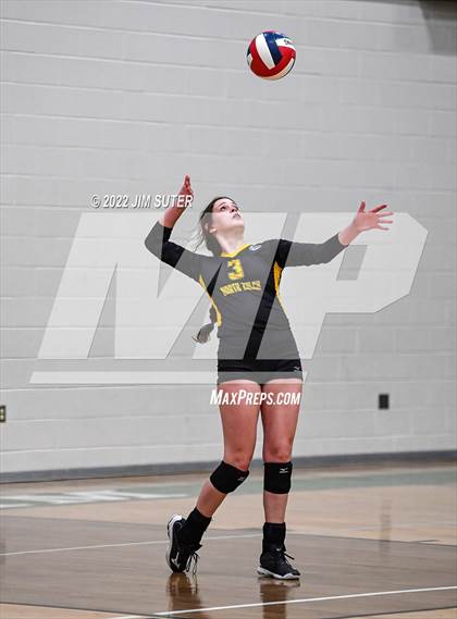 Thumbnail 3 in North Zulch vs. Round Top-Carmine (UIL 1A Region 4 Quarterfinal Playoff) photogallery.
