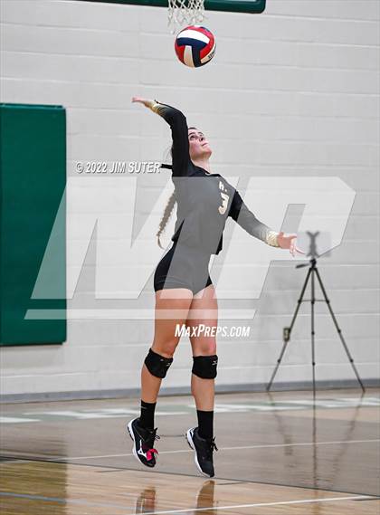 Thumbnail 3 in North Zulch vs. Round Top-Carmine (UIL 1A Region 4 Quarterfinal Playoff) photogallery.