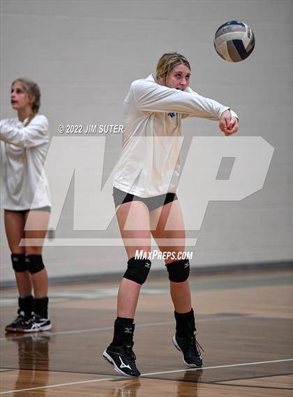 Thumbnail 2 in North Zulch vs. Round Top-Carmine (UIL 1A Region 4 Quarterfinal Playoff) photogallery.