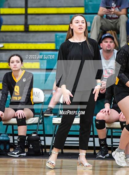 Thumbnail 3 in North Zulch vs. Round Top-Carmine (UIL 1A Region 4 Quarterfinal Playoff) photogallery.