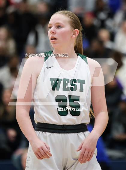 Thumbnail 1 in Omaha Central vs. Millard West (Metro Tournament Final) photogallery.