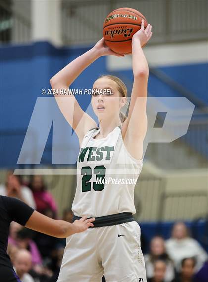 Thumbnail 2 in Omaha Central vs. Millard West (Metro Tournament Final) photogallery.