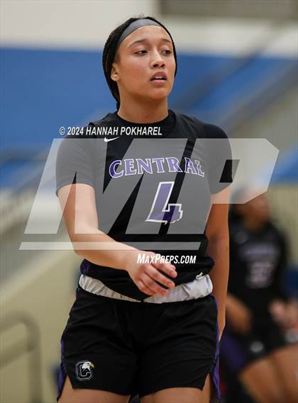 Thumbnail 1 in Omaha Central vs. Millard West (Metro Tournament Final) photogallery.