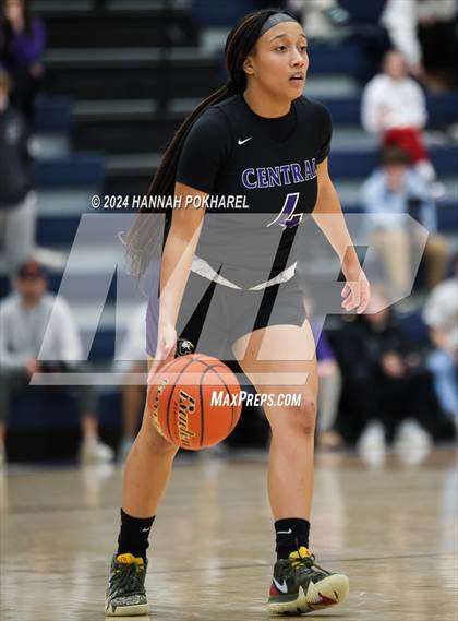 Thumbnail 2 in Omaha Central vs. Millard West (Metro Tournament Final) photogallery.