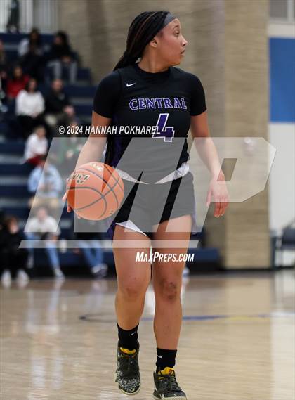 Thumbnail 1 in Omaha Central vs. Millard West (Metro Tournament Final) photogallery.