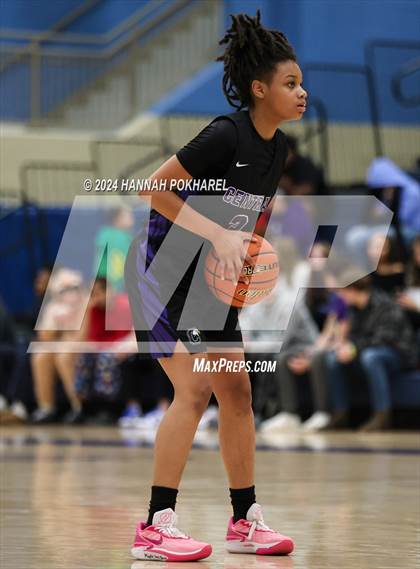 Thumbnail 2 in Omaha Central vs. Millard West (Metro Tournament Final) photogallery.