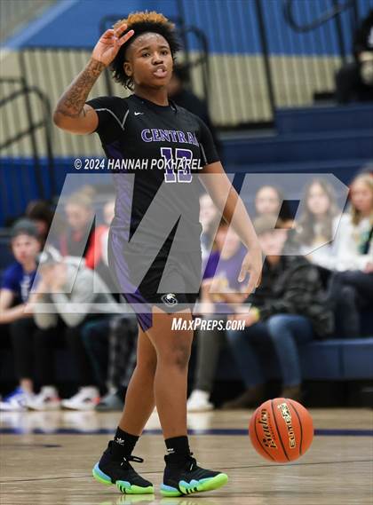 Thumbnail 1 in Omaha Central vs. Millard West (Metro Tournament Final) photogallery.