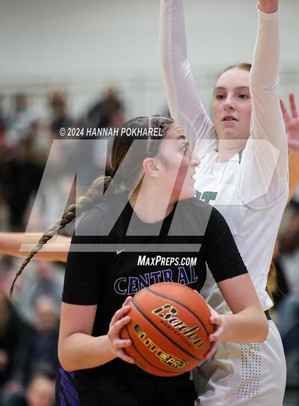 Thumbnail 3 in Omaha Central vs. Millard West (Metro Tournament Final) photogallery.