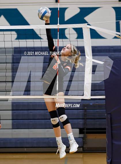 Thumbnail 3 in Kimberly vs Fruitland (3A State Tournament) photogallery.