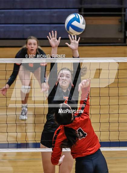 Thumbnail 1 in Kimberly vs Fruitland (3A State Tournament) photogallery.