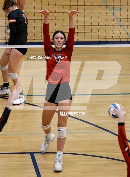 Thumbnail 3 in Kimberly vs Fruitland (3A State Tournament) photogallery.