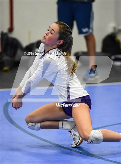 Thumbnail 2 in Notre Dame vs. Salinas (Tiger Cup Invitational) photogallery.