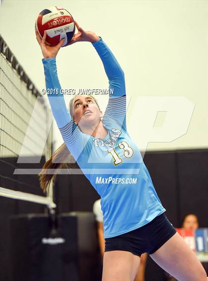 Thumbnail 1 in Notre Dame vs. Salinas (Tiger Cup Invitational) photogallery.