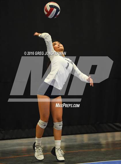 Thumbnail 2 in Notre Dame vs. Salinas (Tiger Cup Invitational) photogallery.