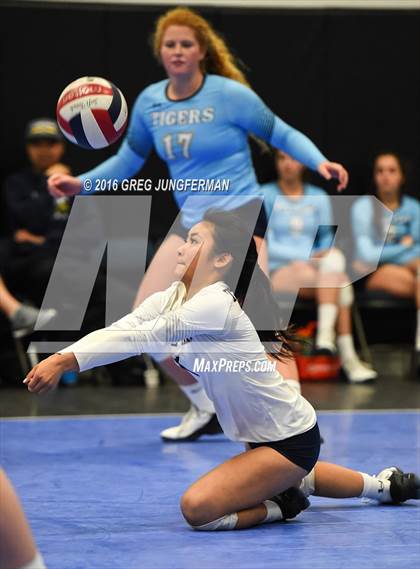 Thumbnail 2 in Notre Dame vs. Salinas (Tiger Cup Invitational) photogallery.
