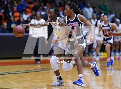 Thumbnail 3 in DeSoto vs Duncanville (6A Region I quarterfinal) photogallery.
