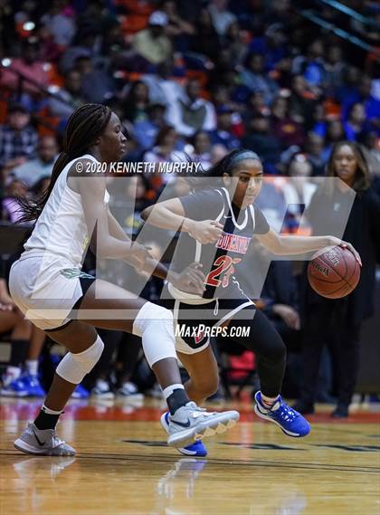 Thumbnail 2 in DeSoto vs Duncanville (6A Region I quarterfinal) photogallery.