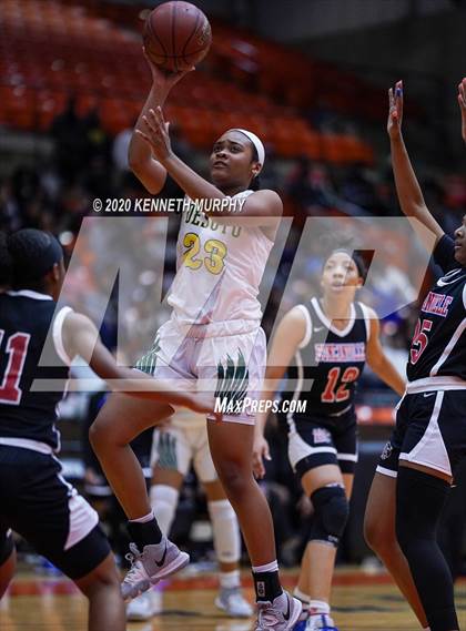 Thumbnail 2 in DeSoto vs Duncanville (6A Region I quarterfinal) photogallery.