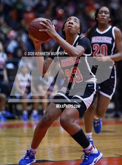 Thumbnail 2 in DeSoto vs Duncanville (6A Region I quarterfinal) photogallery.