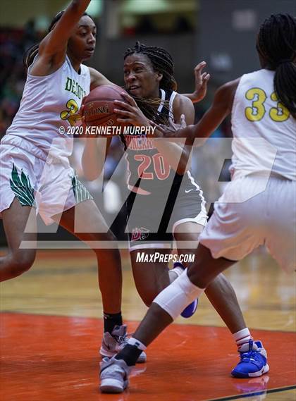 Thumbnail 1 in DeSoto vs Duncanville (6A Region I quarterfinal) photogallery.