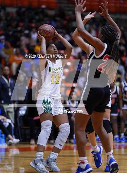 Thumbnail 1 in DeSoto vs Duncanville (6A Region I quarterfinal) photogallery.