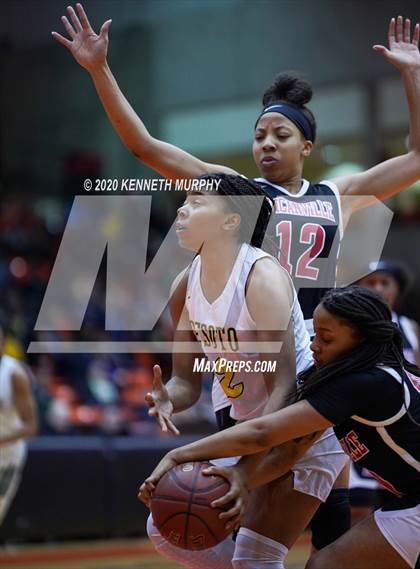 Thumbnail 2 in DeSoto vs Duncanville (6A Region I quarterfinal) photogallery.