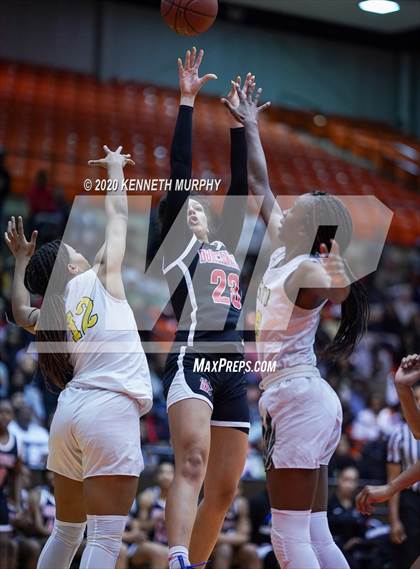 Thumbnail 2 in DeSoto vs Duncanville (6A Region I quarterfinal) photogallery.
