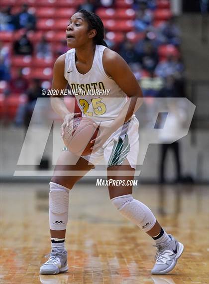 Thumbnail 2 in DeSoto vs Duncanville (6A Region I quarterfinal) photogallery.