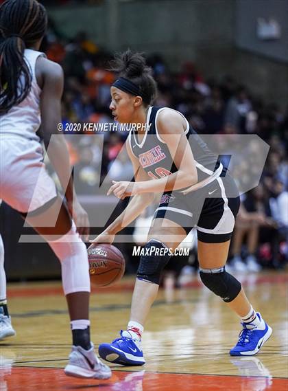 Thumbnail 1 in DeSoto vs Duncanville (6A Region I quarterfinal) photogallery.